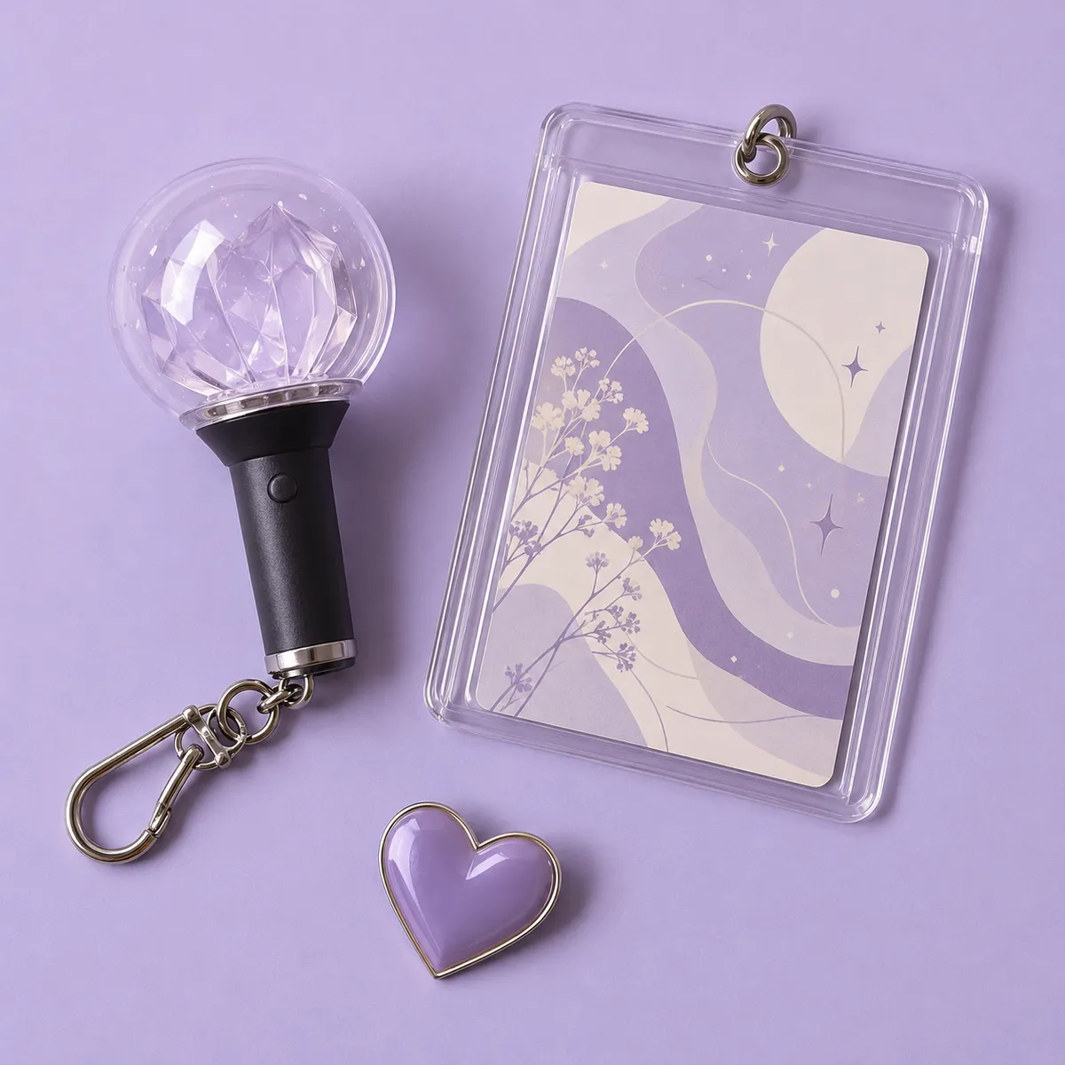 Lightstick, porta-photocard e pin de coração lilás, acessórios de fã ARMY para o BTS no cinema